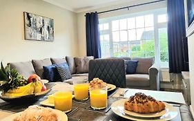 Potter'S Escape-Walking Distance From The Studios!